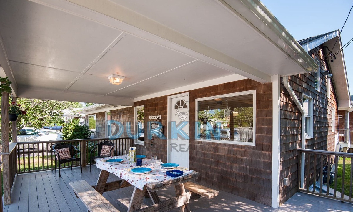 Narragansett House | Affordable Duplex, Close to Beach, Access to Shared Pool