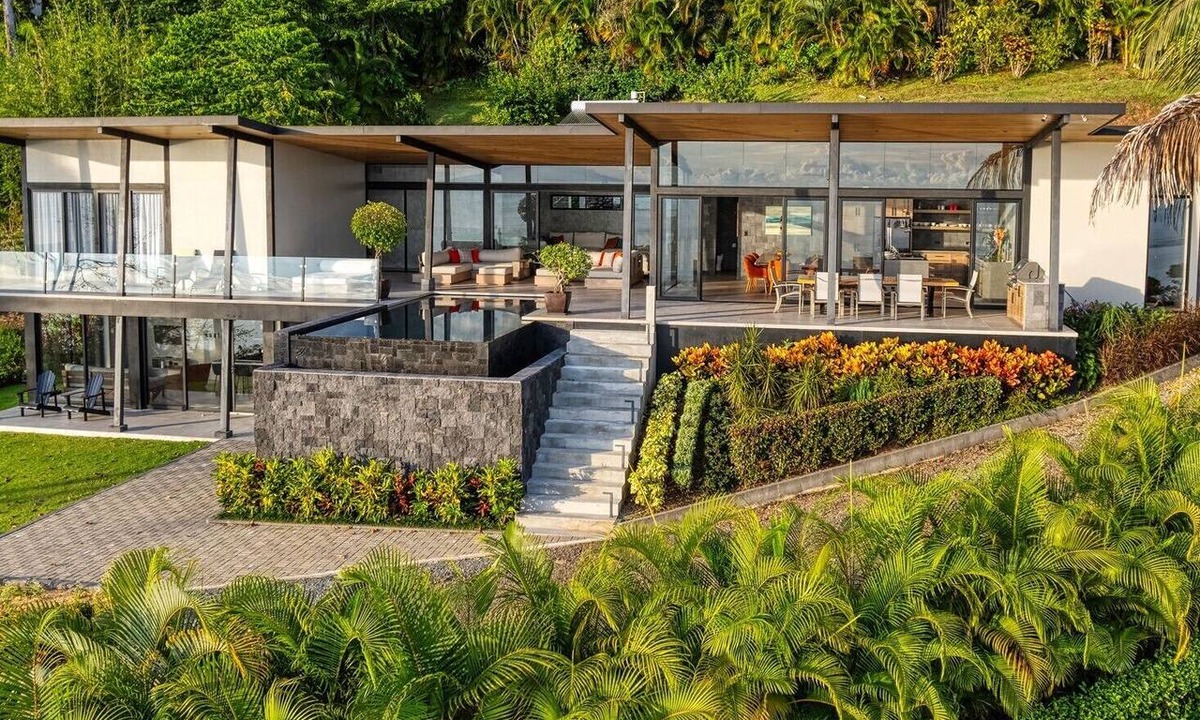 Uvita Villa | Architectural Oceanview villa HR6, mind-blowing sunset, comes with Concierge