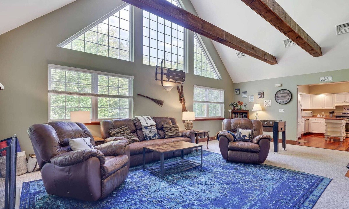 Pocono Lake Ski Chalet | ⛱️⛷️⛰️Arrowhead Lake Chalet❤️Family☆HotTub☆Fireplace☆Games☆Fish/Boat☆Dogs+