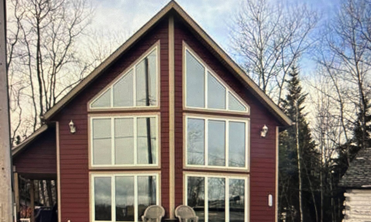 Big River Cabin | Cabin with uninterrupted view of the lake shore