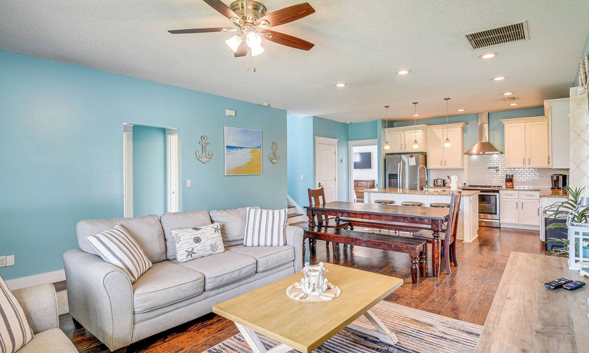 Marineland Acres House | Close to Beaches: Palm Coast Home w/Deck!