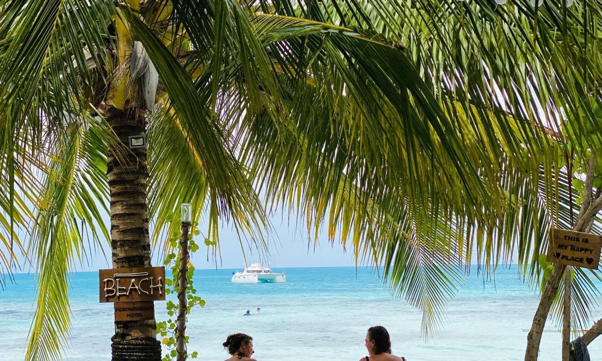 Dhiffushi Hotel | Crown Beach Villas
