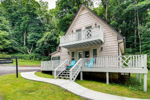 Lynchburg House | Fire Pit & Steps to Lake! Tims Ford Lake Retreat