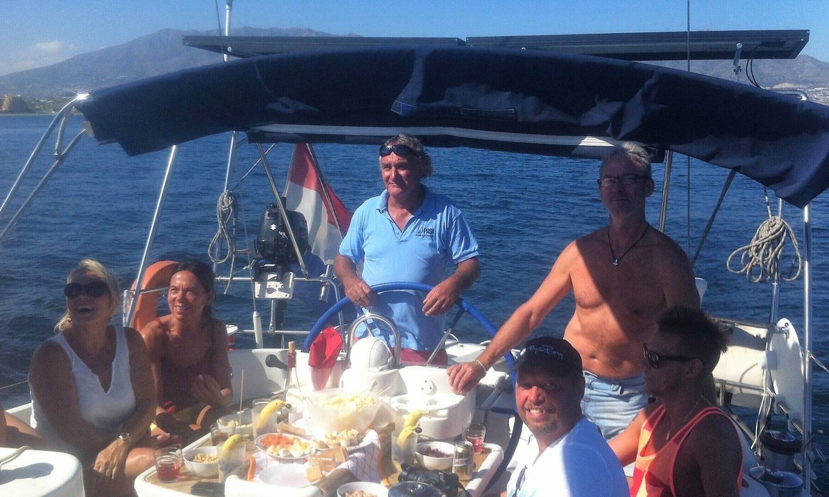 Concordia Boat Rental | Island hopping on 41 Ft sailing yacht