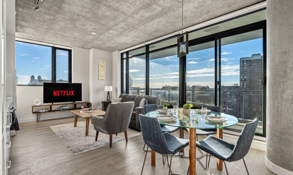 Connaught Apartment | Modern Rustic Charm w/Tower Views, Pool & Gym