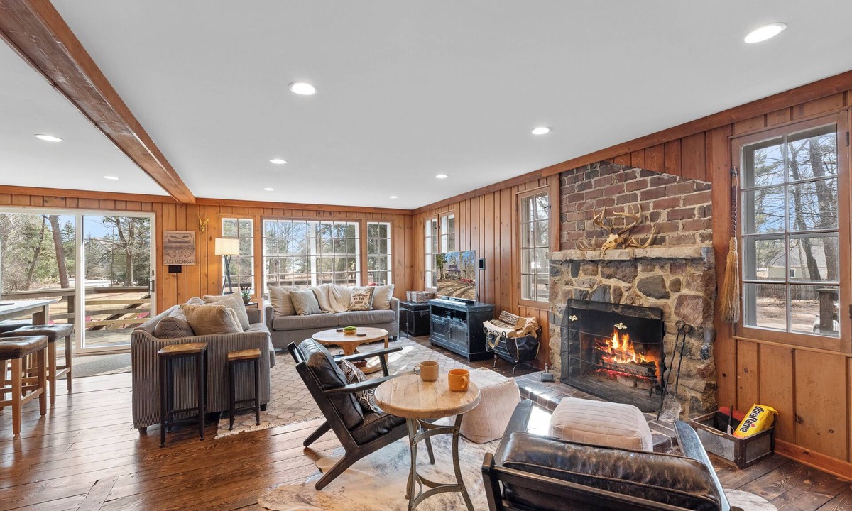 Oostburg Cabin | Rare Find! Huge Beach & Luxe Woodsy Cabin