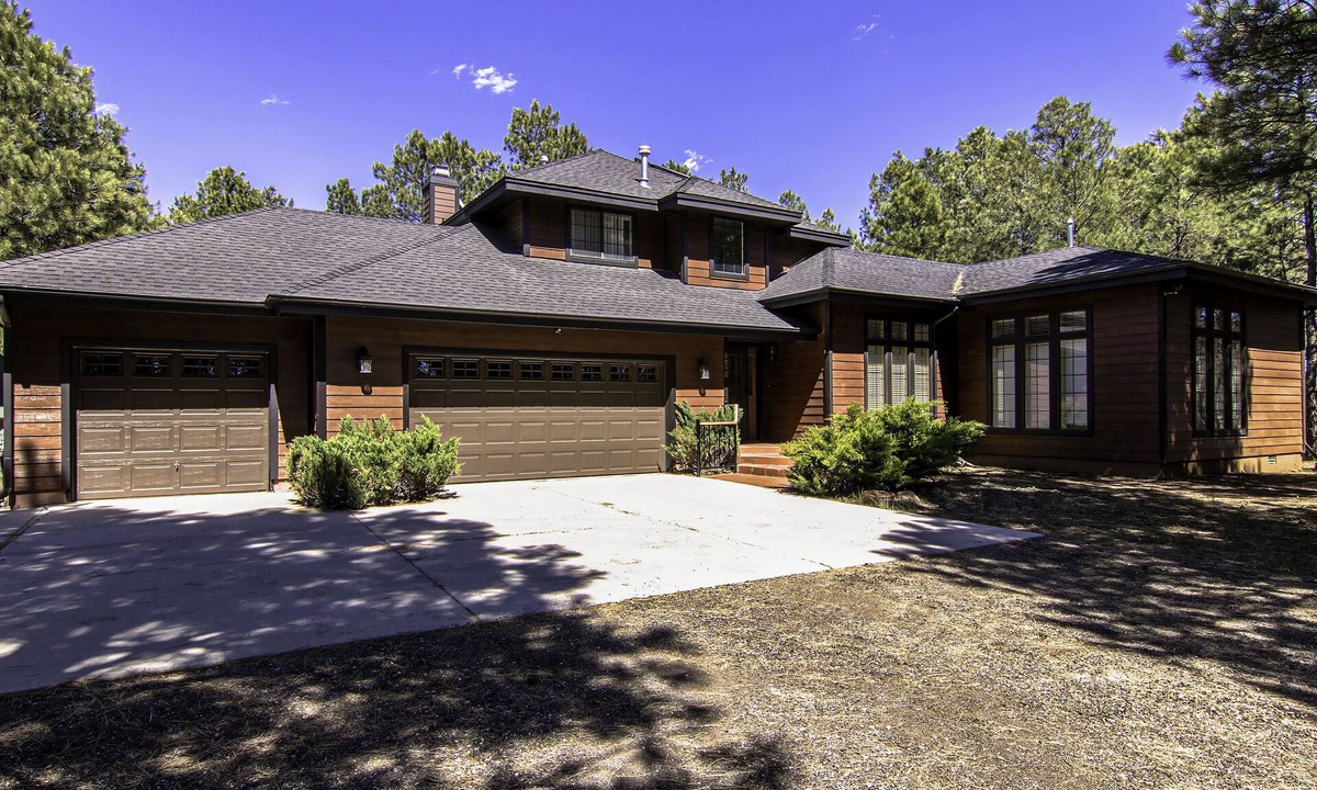 Fort Valley House | Roundtree Retreat - Close to SnowBowl. 4 Bdrm, 3 Bth Private Secluded Retreat