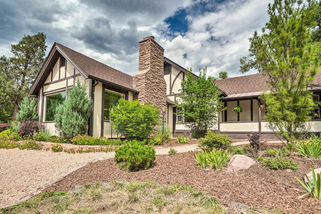 Manitou Springs House | Spacious Manitou Home w/Views in Central Location