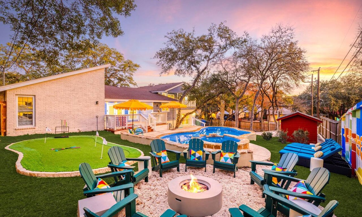 Hidden Creek House | The Sunburst Sleeps 18 Basketball Heated Pool