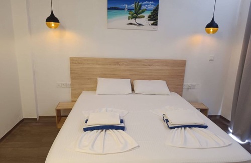 Dhiffushi House | The Sunset Villa