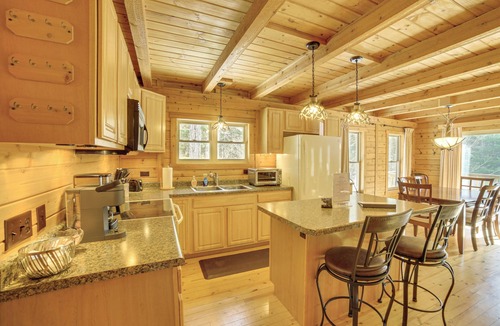 Wetmore Cabin | 1/4 Mi to Hiawatha Forest Trails! Outdoor Retreat
