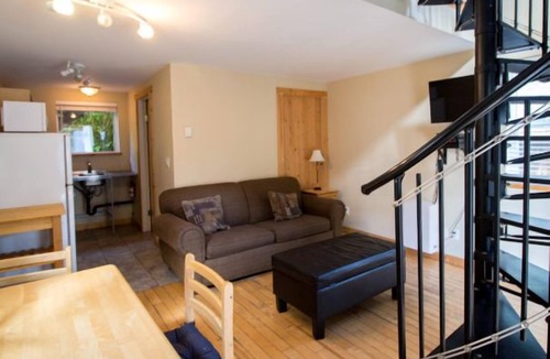 Ucluelet Cottage | 1 Bedroom F - Cozy Two Story Cottage with Seasonal Hot Tub and Walking Distance To Two Beaches
