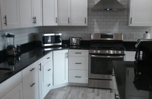 Sevierville Apartment | 1 BR FULL KITCHEN starting at $99 MOUNTAIN VIEWS, PET FRIENDLY on 4 ACRES!