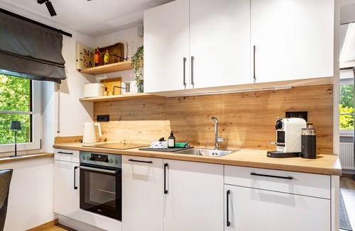 Ebersberg District Apartment | Apartment 'Ferienwohnung Am Schloss Elkofen' with Private Terrace and Wi-Fi