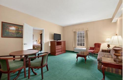 Columbia Hotel | Baymont by Wyndham Columbia Maury