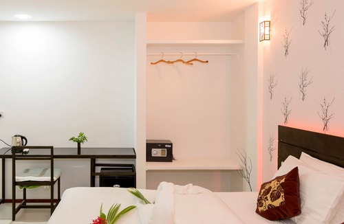 Dhiffushi Hotel | Beach Villa Hotel in Maldives. Just in front of beautiful beach.