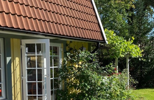 Saltsjo Boo House | Big house with pool, 5 min walk to lake & 10 to sea - close to nature & city