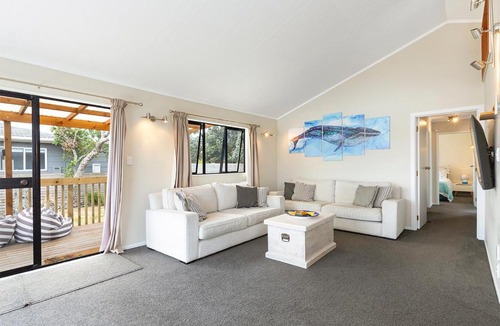 Omaha House | Birdsong - Omaha Holiday Home