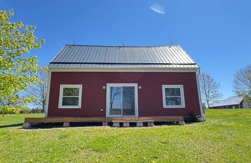 Montague House | Cedarway Riverview Lodge-by Brudenell River overseeing golf course