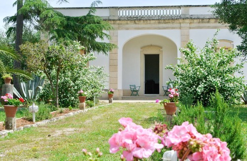 Martano House | COMFORT DOUBLE ROOM, PRIVATE BATHROOM WITH SHOWER FARMHOUSE VILLA COLUCCIA