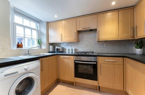 Montpellier House | Cosy Peaceful Self Contained Home in Montpellier