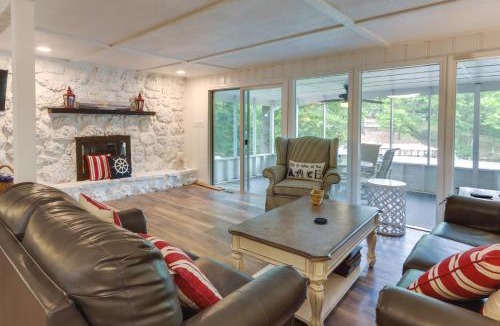 Camdenton House | Dock + Screened Porch: Lake of the Ozarks Getaway!