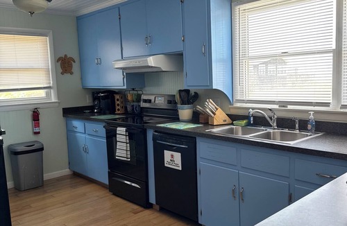 Sea Retreat House | Don't miss out on fall dates and amazing rates. Great Location & Fido-friendly.