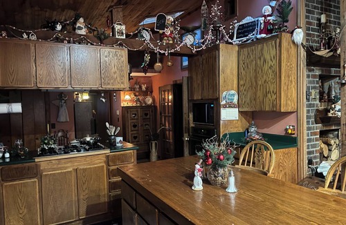 Fayetteville House | Family friendly 3-bedroom farmhouse in the Tennessee Valley near Fayetteville