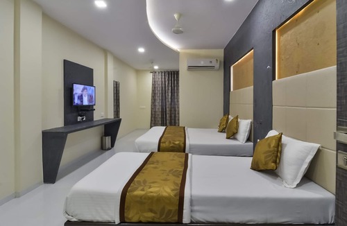 Dadar East Hotel | Hotel Aroma