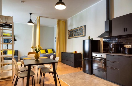 Halensee Apartment | [J.HR] Ku'damm style +A/C +rain-shower +U-station