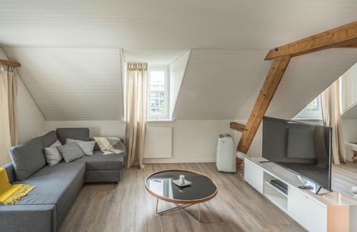 Old Town Apartment | Löwenplatz Apartment near Station by Airhome