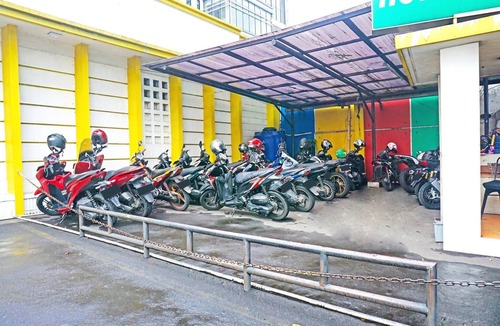 East Jakarta House | Luxury Twin Stay with Free WiFi and Parking