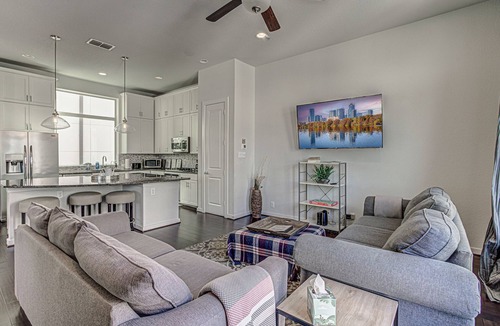 Tobin Hill House | Multi-Unit 9 Bed Homes Mins To Pearl/Riverwalk/DT