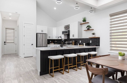 San Antonio House | New Texas Home close to downtown San Antonio, TX & minutes to Frost Bank Center