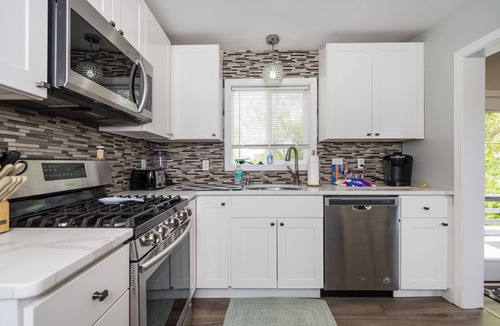 Eastward Look House | NEWLY RENOVATED. WALK TO BEACH. FULLY EQUIPPED FOR BEACH. June rate discounted
