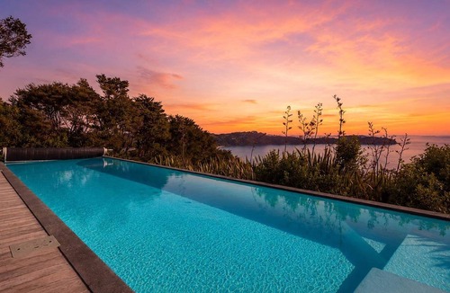 Waiheke Island House | No.63 - Elevated Onetangi Retreat with Pool