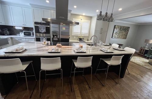 Milton House | Oasis LuxuryCottage Feel Huge Salt Heated PoolSauna Cabana Fire pit bbq sunroom