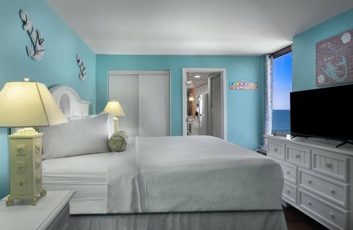 Myrtle Beach Hotel | Oceanfront Premier King Suite 7th Flr