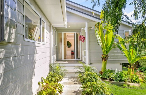 Stanmore Bay Apartment | Peaceful Oasis in the Heart of Stanmore Bay. A sweet 7mins walk to the beach!