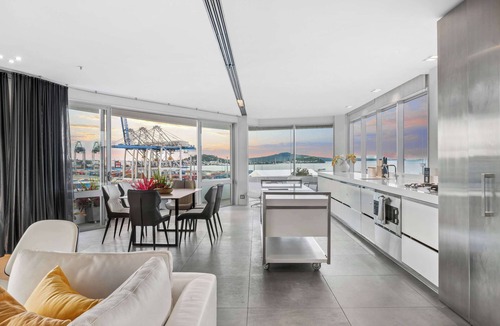 Parnell Apartment | Penthouse Pad with Harbour Views by Zodiak Stays