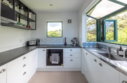 Waiheke Island House | PIEMELON BAY VIEWS | Coast & Country | WINTER DEAL