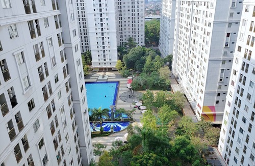 Pancoran Apartment | Pool View Apartment for Work or Staycation