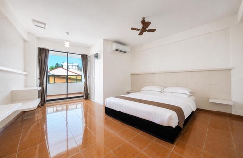 Dhiffushi House | Rashu Hiyaa Hotel