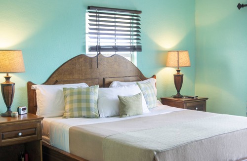 Rolleville Hotel | Seashell Room: Sandy Isle Escapes -formally Shoreline Beach Club