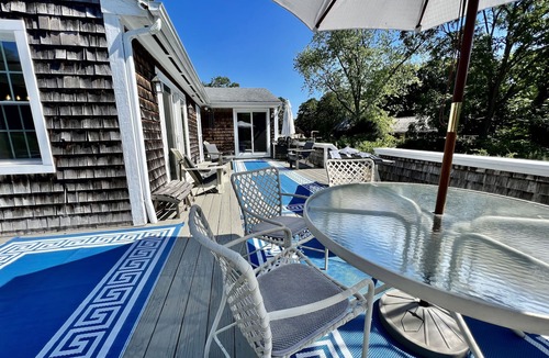 Charlestown House | The Ninigret Nest - 10 mins to all Charlestown Beaches, walk to Umbrella factory