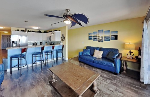 Put-in-Bay Condo | This View Sells Itself—Lakefront for 10 ppl | C113