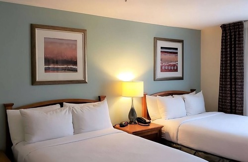 Vance Jackson Hotel | Three 2BR Suites with Full Kitchens | Free Breakfast | Close to The Alamo