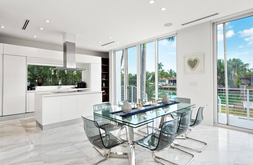 North Bay Village Villa | Villa Shore - Stunning Modern Villa on the Shores of Biscayne Bay