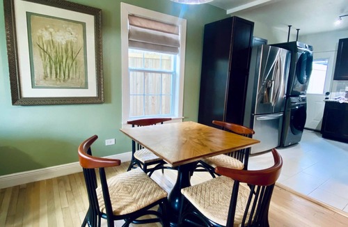 Midtown House | Walk to Pearl | King Bed | Free Parking + Fire Pit