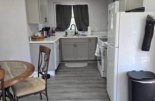 Johnson City Cottage | Welcoming Tiny House close to ETSU, Medical Center and Downtown Johnson City, TN